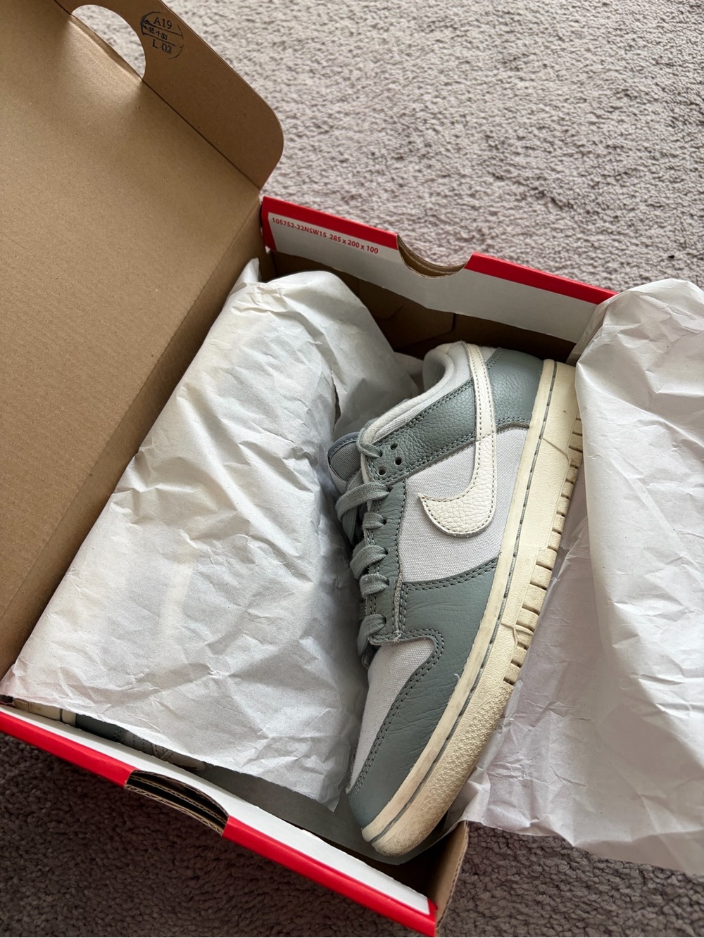 Low-Top Sneaker in Light Gray & Cream